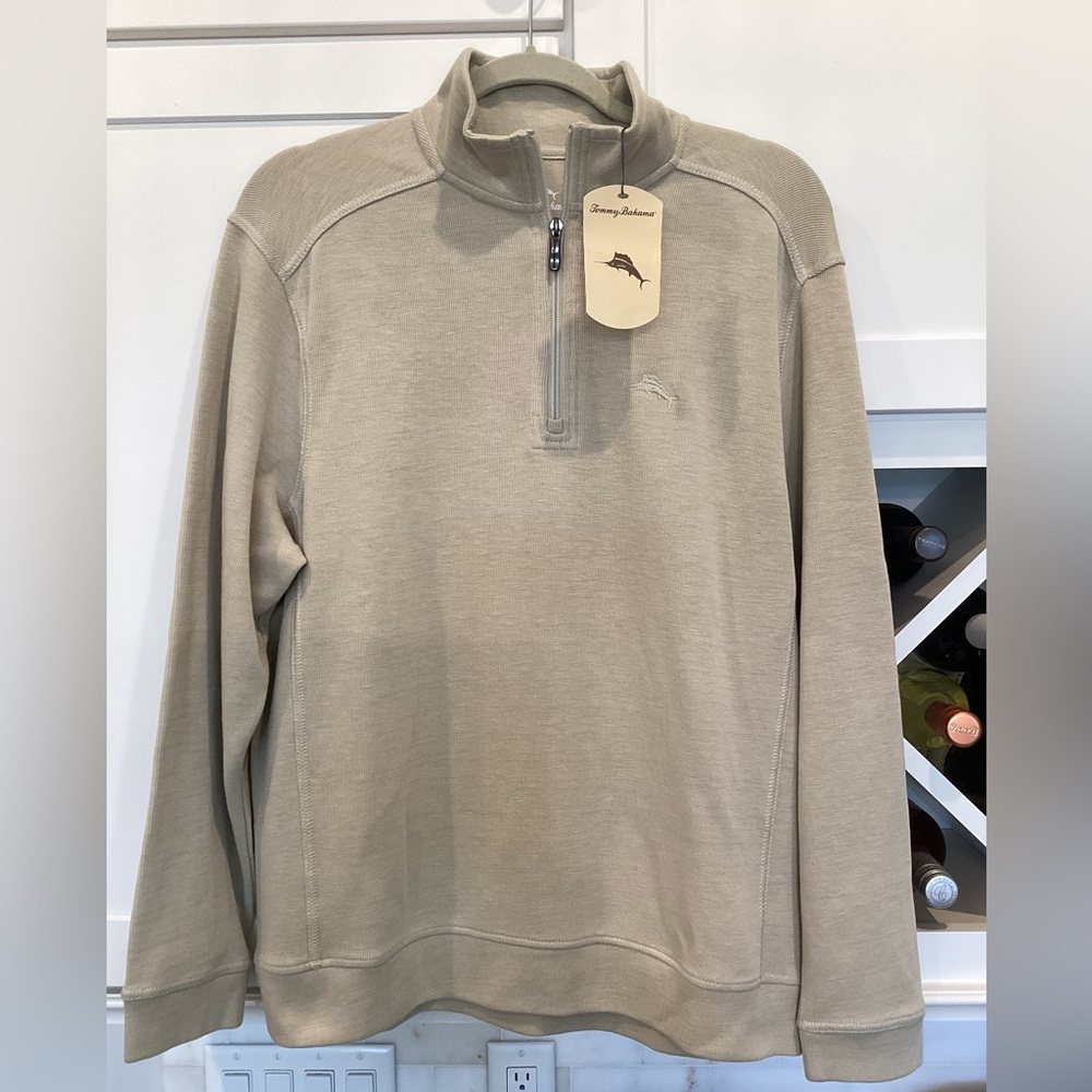 BNWT. Men’s Tommy Bahama 1/4 Zip Sweater. (S)